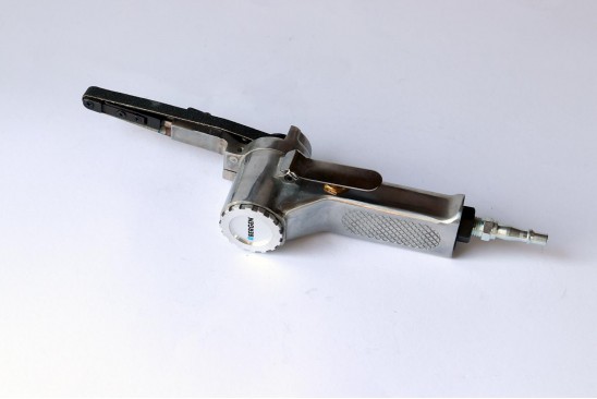 Bandschuurmachine/ Powerfile pneumatisch met 330 mm lange schuurband